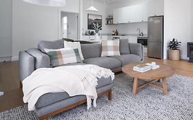 Field Street Cottages 'Studio' - Centrally Located Luxury